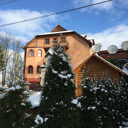 Franc Hotel Yasinya Exterior photo