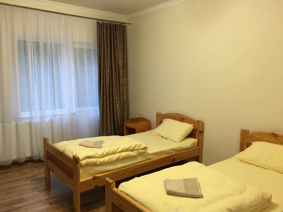Franc Hotel Yasinya Exterior photo