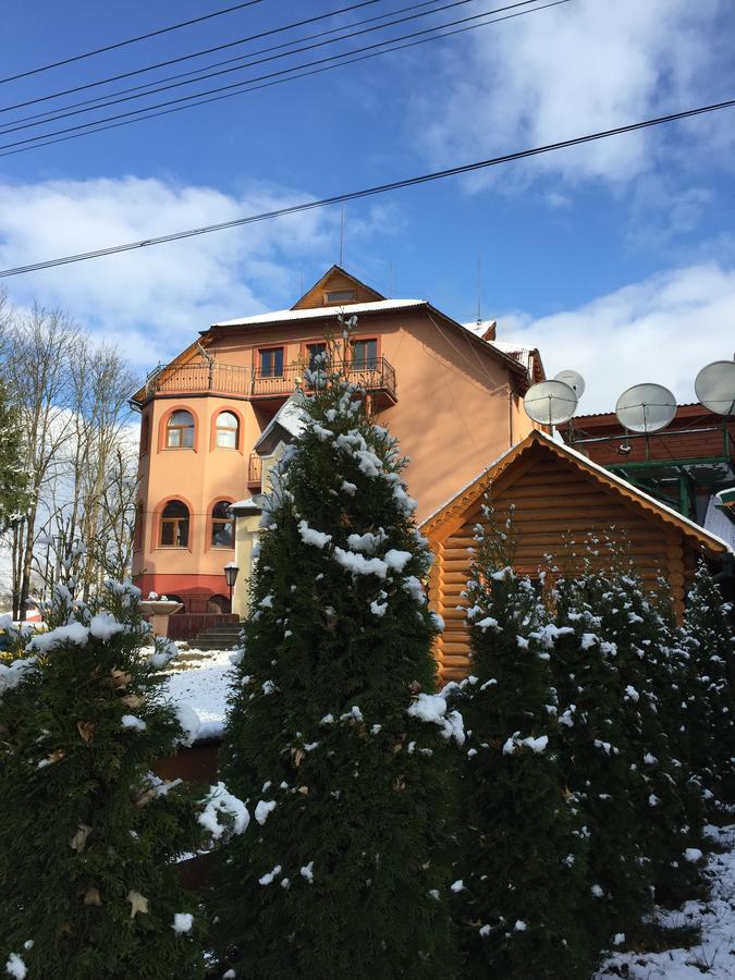 Franc Hotel Yasinya Exterior photo