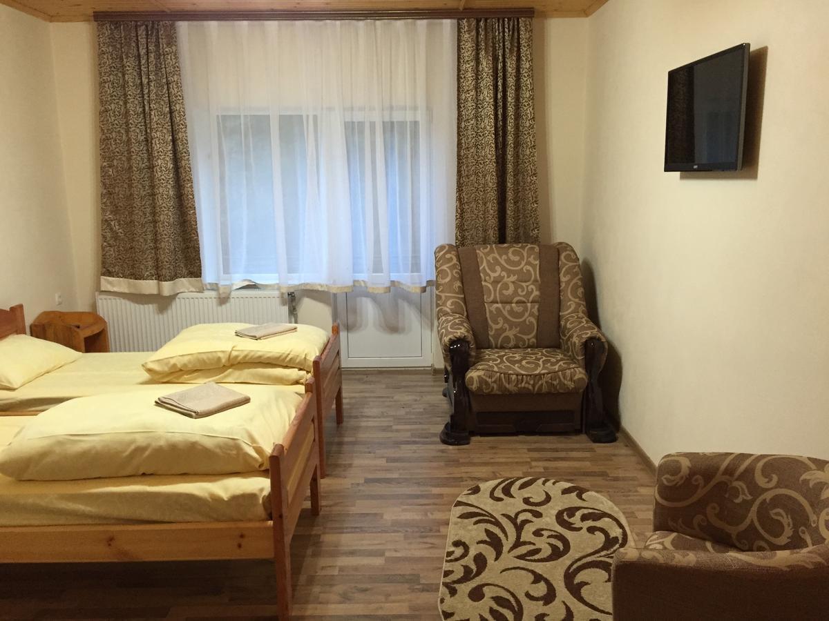 Franc Hotel Yasinya Exterior photo